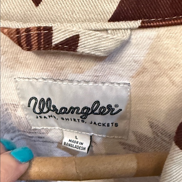 Wrangler Aztec Print Denim cropped Jacket in Cream and Brown - Picture 2 of 7